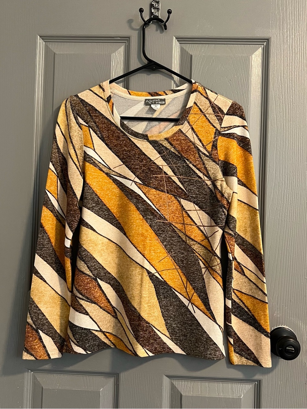 Dolcezza Art Simply Long-Sleeve Abstract Wave Top Mustard Brown Cream Safari